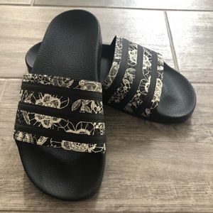 *SOLD* Women’s Adidas Sildes